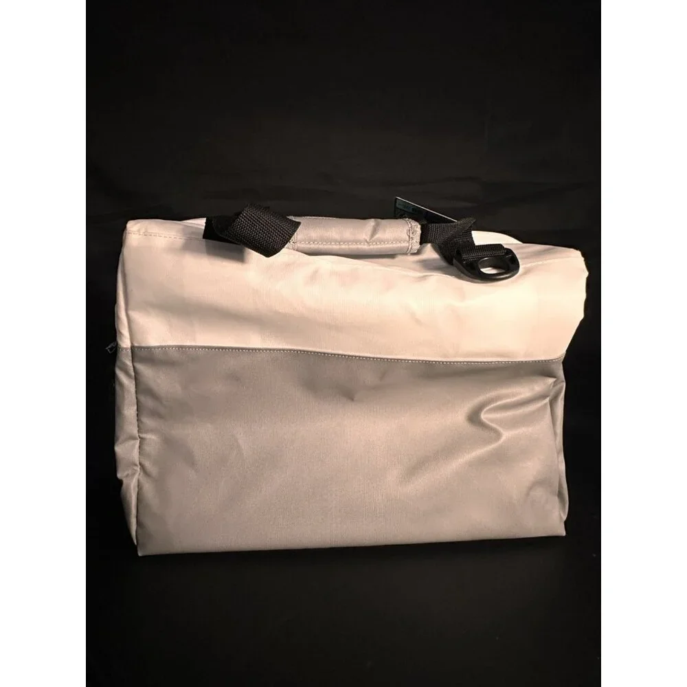 NWT Igloo 36 Can Maxcold Snapdown‎ Cooler Bag - White/Gray